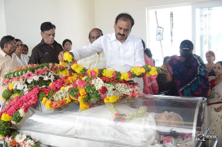 Celebs-Pay-Condolences-to-C-Narayana-Reddy
